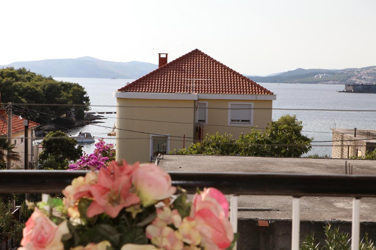 Apartments By The Sea Trogir - 15011 Exterior foto